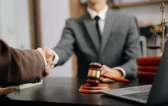 When to Consult an Attorney: Recognizing Critical Signals in Your Criminal Case